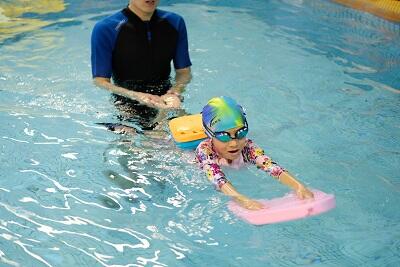 儿童初学需要准备浮力装备吗 儿童学游泳要浮力圈吗