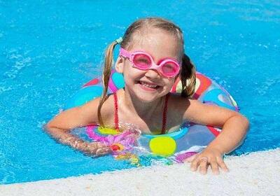 儿童初学该准备哪些游泳装备-游泳镜