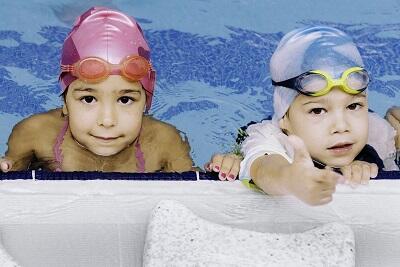 儿童初学该准备哪些游泳装备-泳帽 儿童学游泳用什么泳帽好