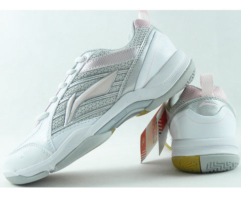 李宁AYTF028-2女款羽毛球训练鞋，一如跑车女士战靴！