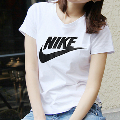 NIKE耐克 女款圆领短袖T恤 829748-100 白色（时尚百搭，排汗透气）