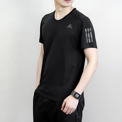 Adidas 阿迪达斯 男款运动T恤 短袖上衣 DM2810 黑色（流光印花设计，经典时尚）