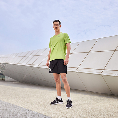 Nike耐克官方DRI-FIT男子短袖跑步上衣夏季速干环保反光 CZ9185-332 明亮绿
