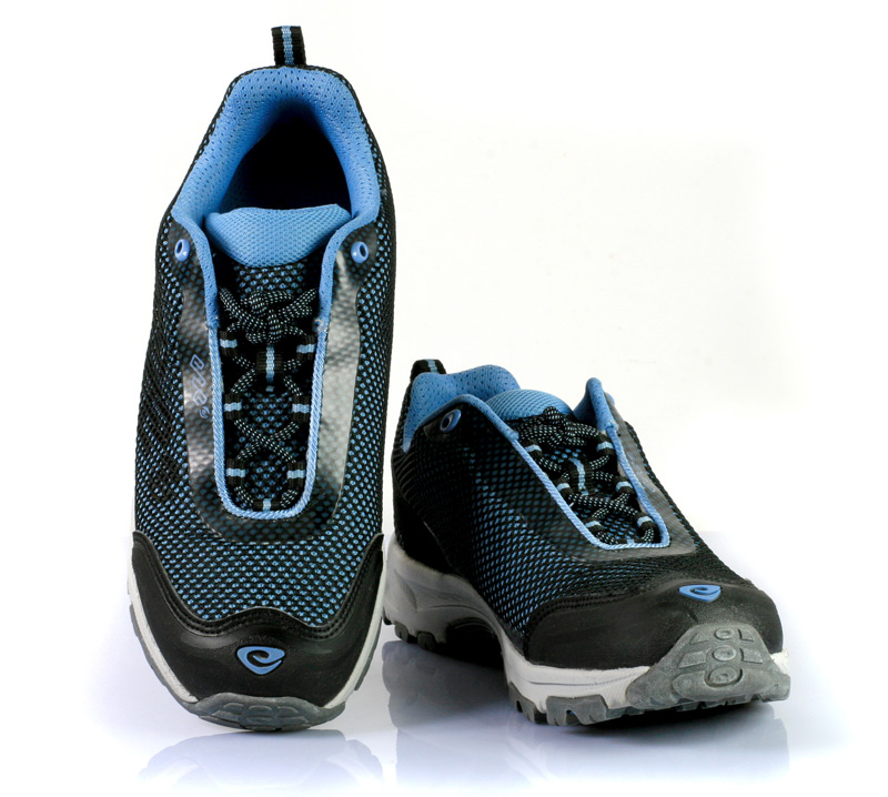 傲游仕e200多功能徒步鞋3折劲爆团购!