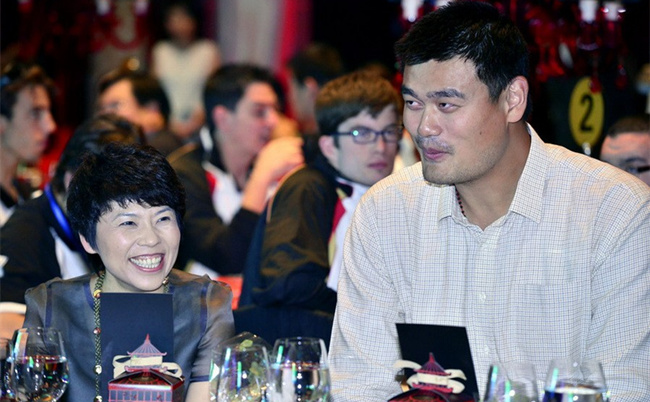 邓亚萍与老萨的友谊——邓亚萍姚明谈外交