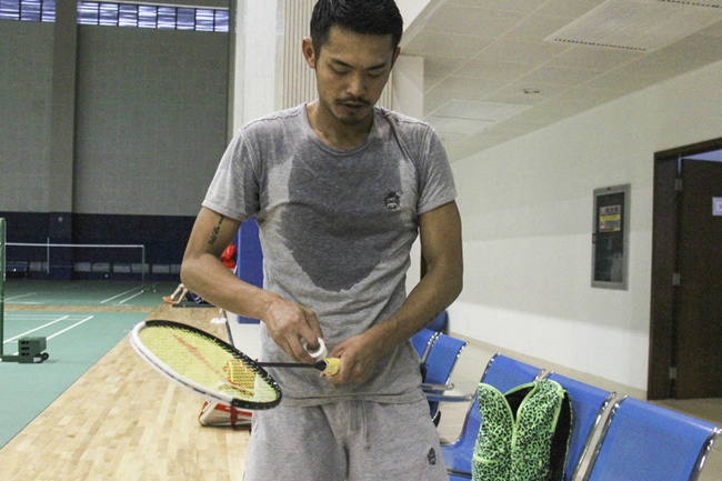 林丹回归恢复训练 认真投入汗湿衣衫(图)